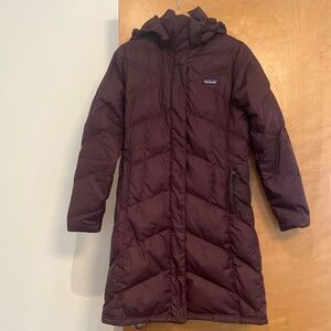 Patagonia Down With It Parka in plum size medium